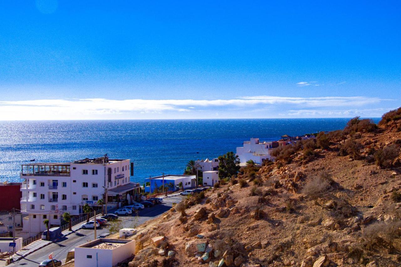 Mouja Surf Camp